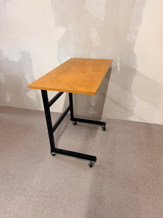 Mobiler Vintage Beistelltisch Atelierwagen im Industrie Stil