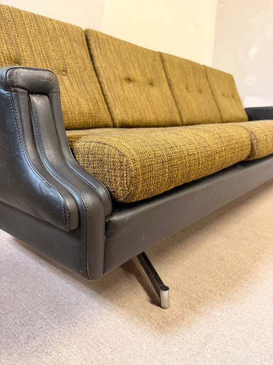 Edles vintage 4-sitzer Sofa mit Metallfüssen, Leder 70`s