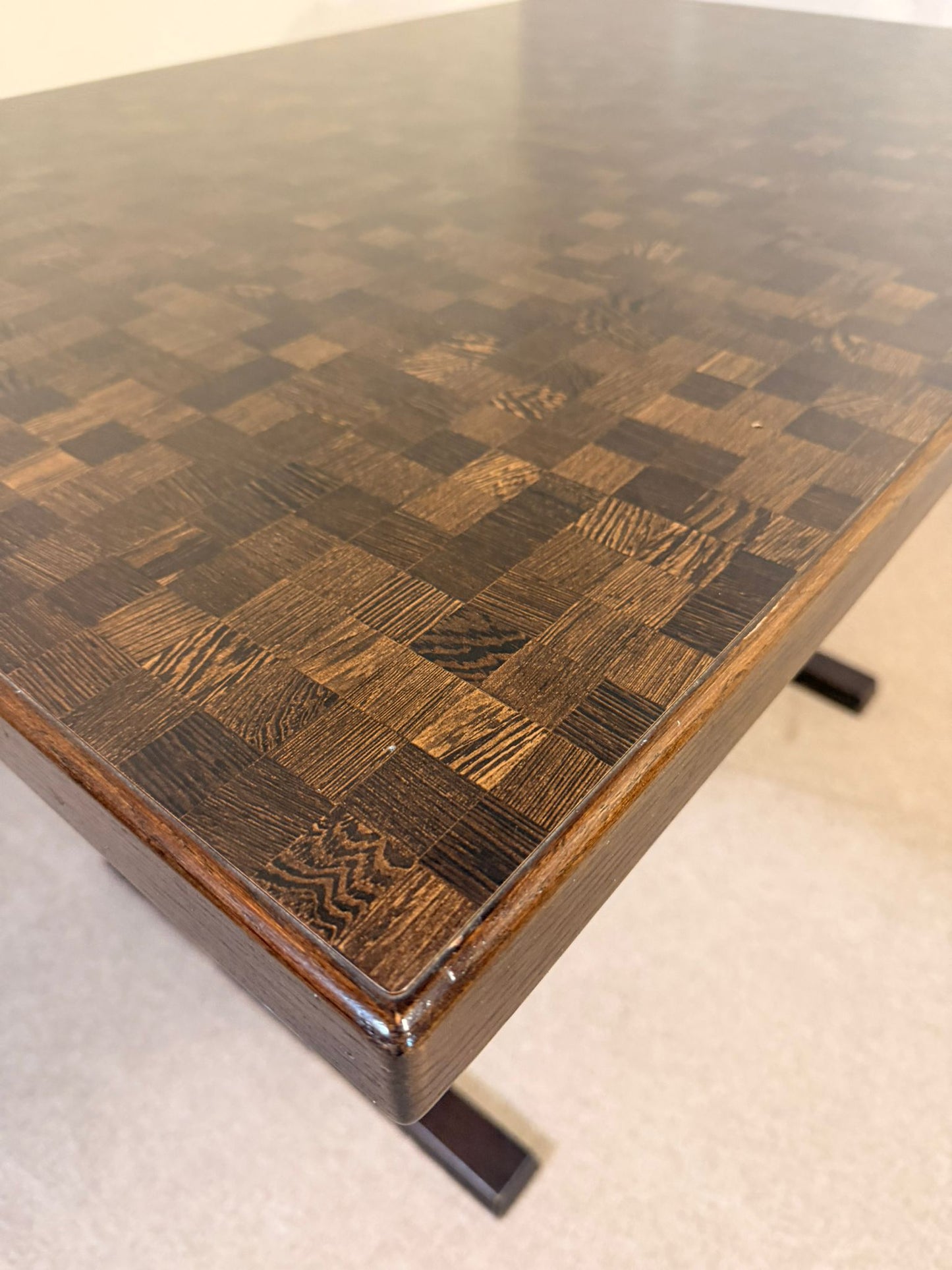 Dunkler vintage Mosaik Tisch mit Schachbrettmuster Esstisch