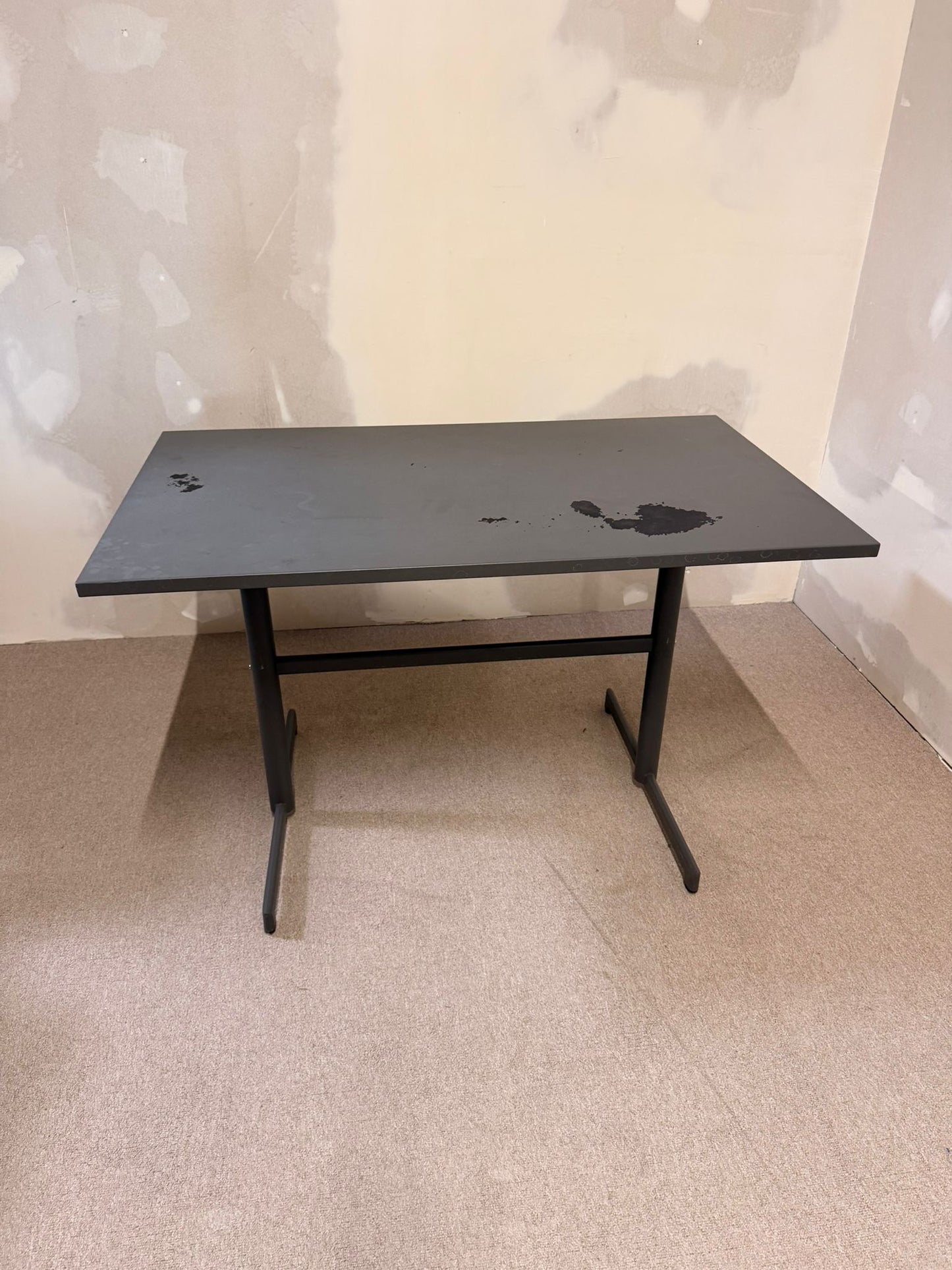 Robuster Klapptisch Gartentisch aus Metall/ Aluminium, grau