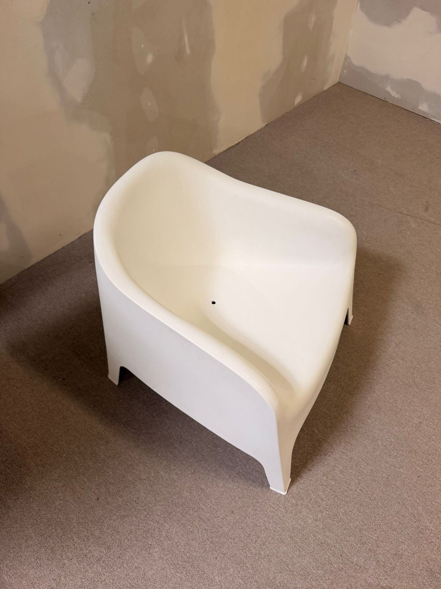 Ikea Skarpö Sessel outdoor in weiss stapelbar für den Garten