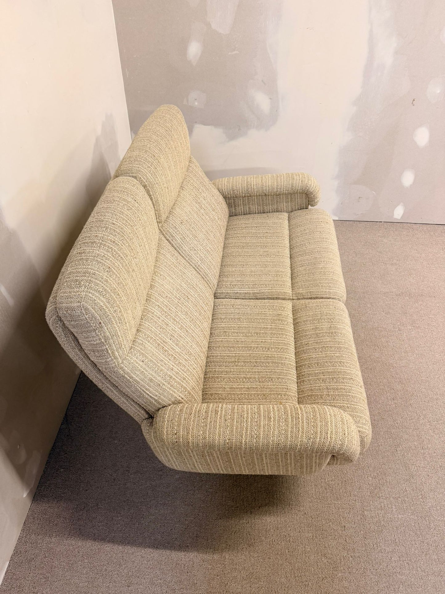 Dänisches Mid Century 2er Sofa mit Strukturstoffbezug, retro