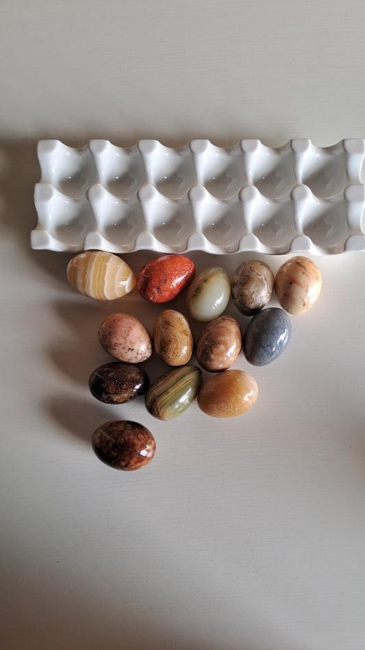 13 Vintage Naturstein Eier Marmor Onyx mit Eierhalter