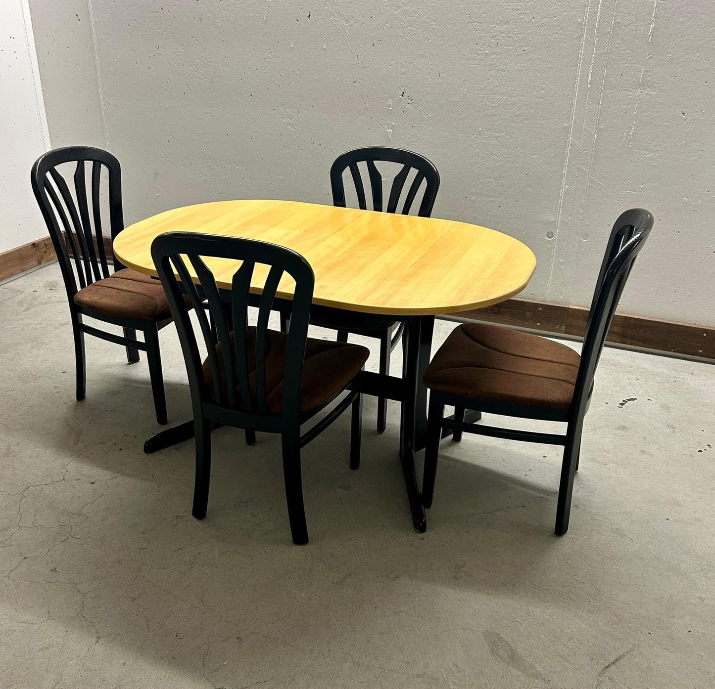 4er Set Holzstühle, Vintage Design, schwarz/orange, Top!
