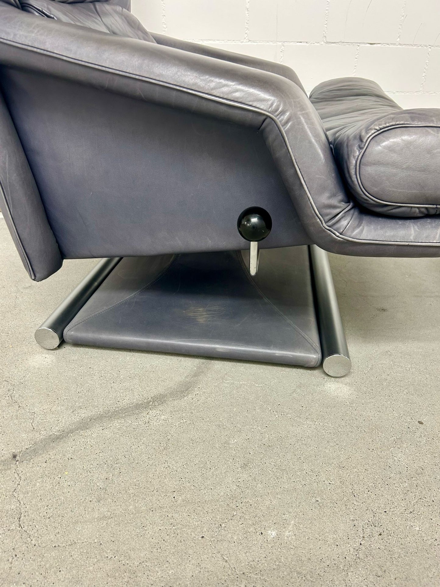 Design Leder Sessel mit Fusshocker Chromgestell Rolf Benz