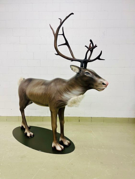 Lebensgrosser Rentier aus Polyesterguss und Airbrush