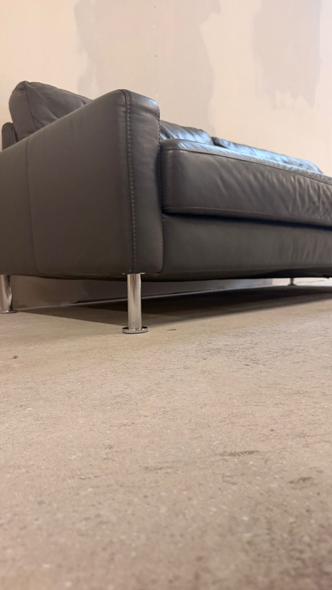 Modernes Ledersofa in dunkelgrau 3-Sitzer