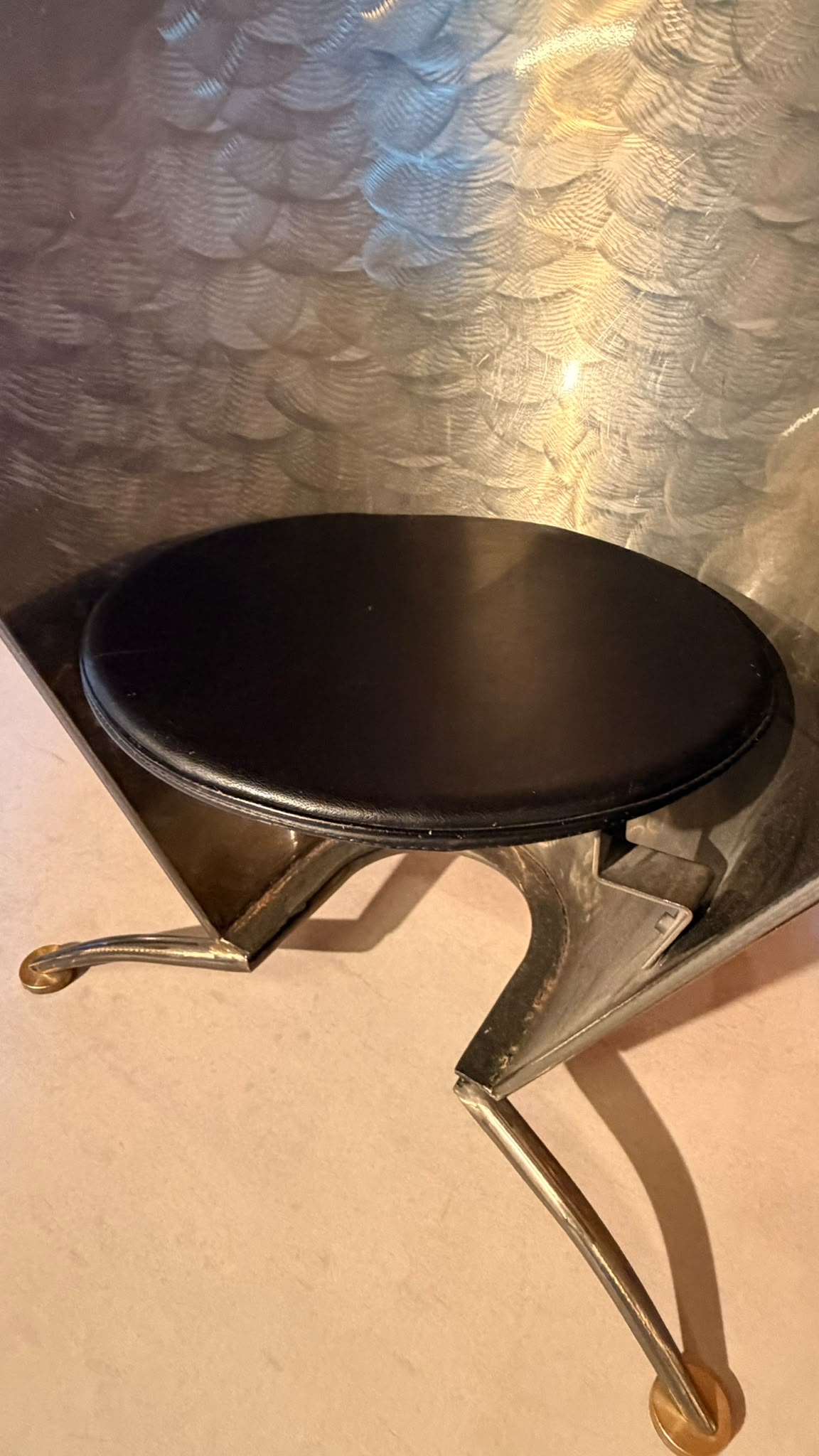 Postmoderner skulpturaler Sessel von Steel Line aus den 80er