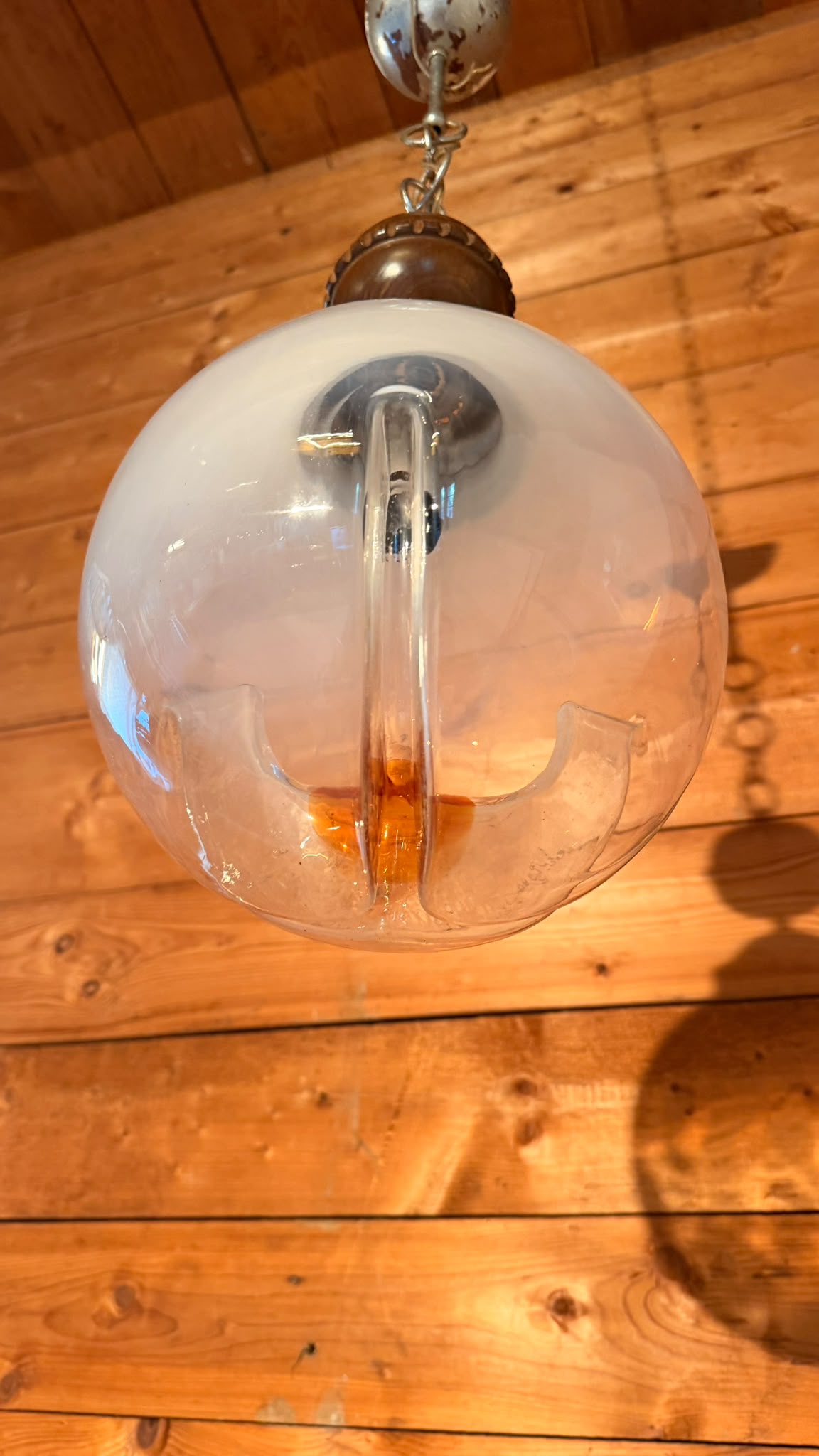 Italienische Mid-Century Hängelampe Opalglas Holz Kugellampe