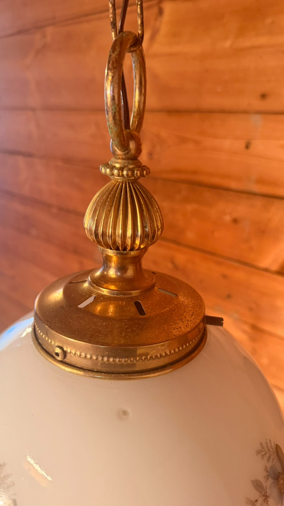Vintage Hängelampe Opalglas Messing Blumenmuster aus Italien