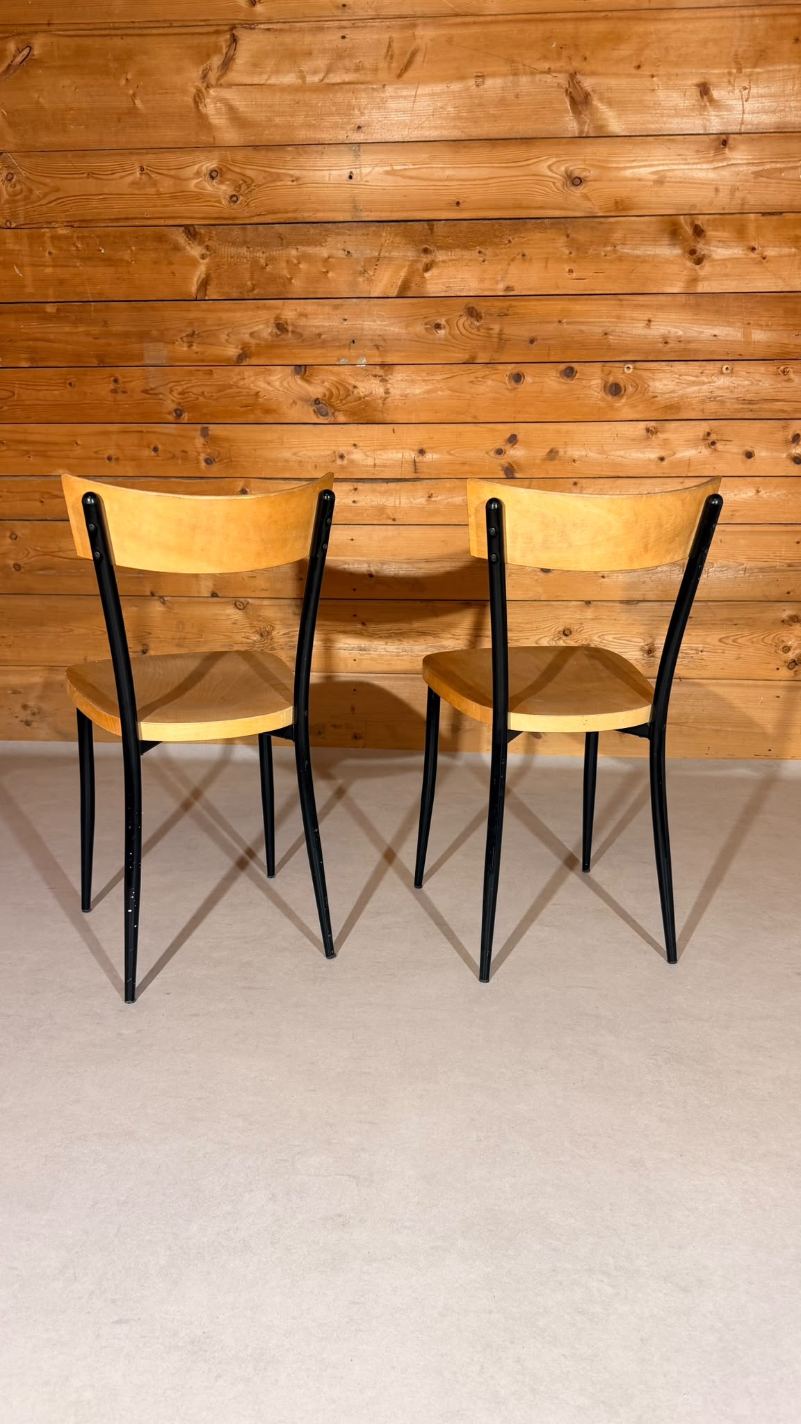 GO IN Design Munich Vintage Stühle Holz Metall