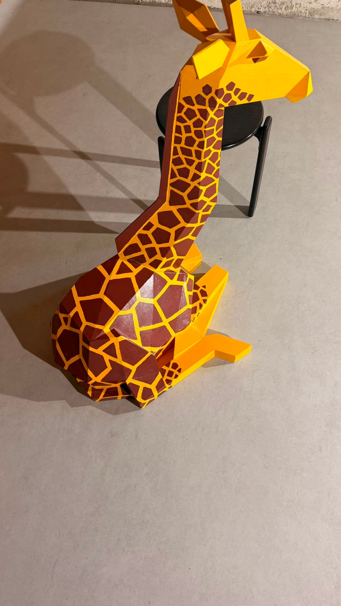 Design Deko Giraffe Skulptur im Origami Stil aus Sperrholz