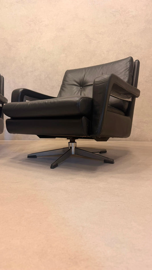 Vintage Sessel aus schwarzem Leder im Knoll-Stil