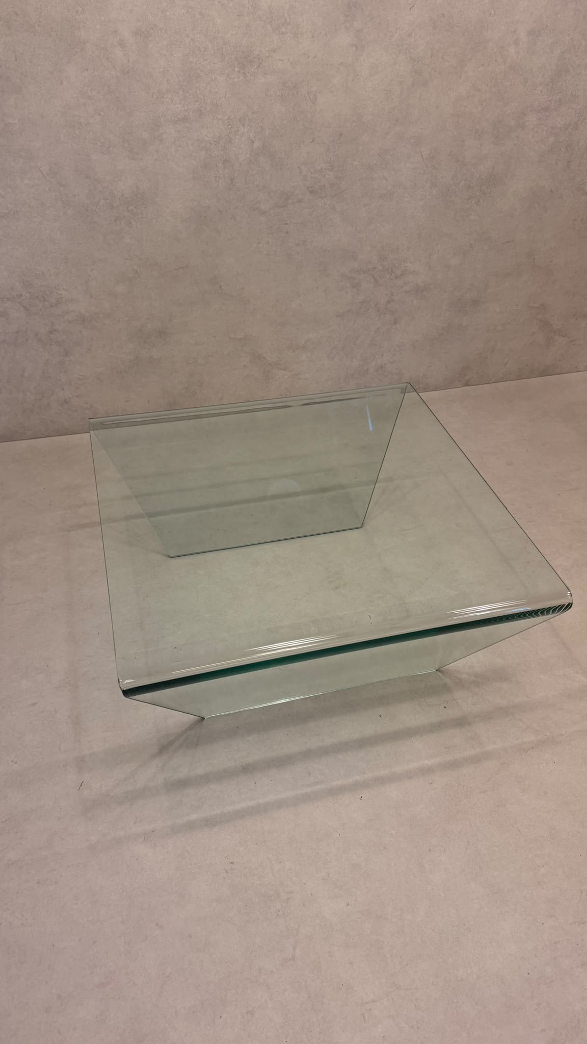 Vintage Coffee Table Couchtisch mit gebogenem Glas