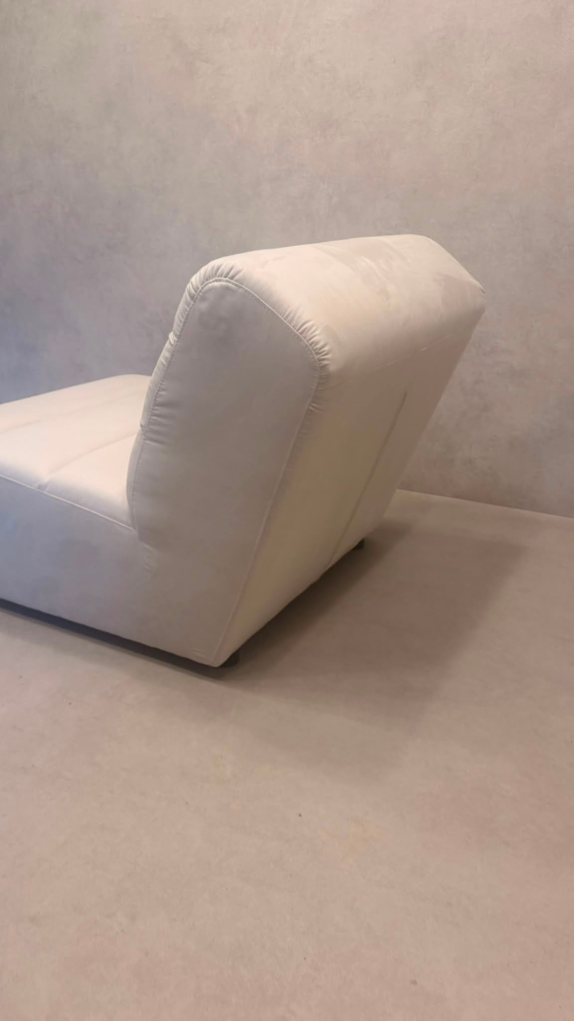 Candy Design Lounge Sessel mit robustem Mikrofaserbezug