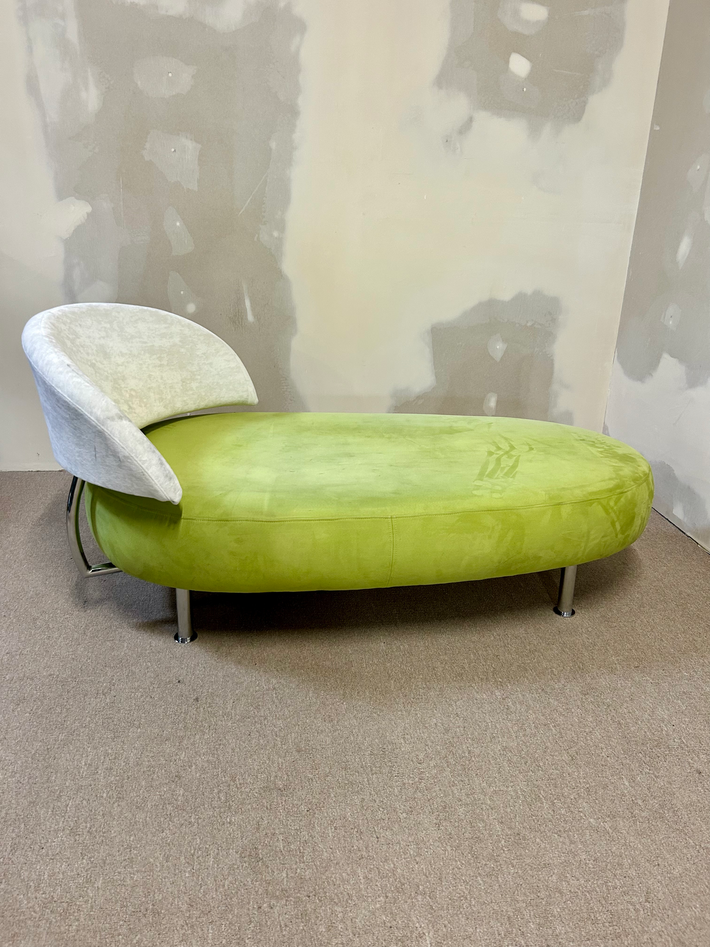 Grünes Vintage Sofa / Recamiere mit Chromfüssen, liege