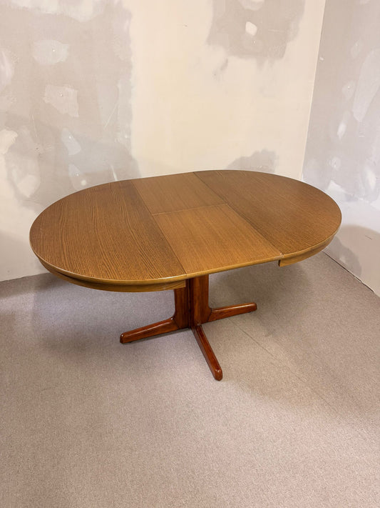 Runder ausziehbarer Mid-Century Esstisch, Dänisches Design