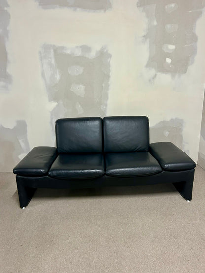 Leu Swiss Sofa schwarz Leder 2-Sitzer verstellbare Armlehnen
