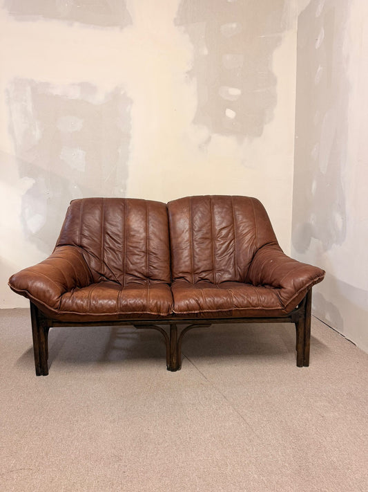Vintage 2-sitzer Ledersofa mit Bambusgestell aus den 60er