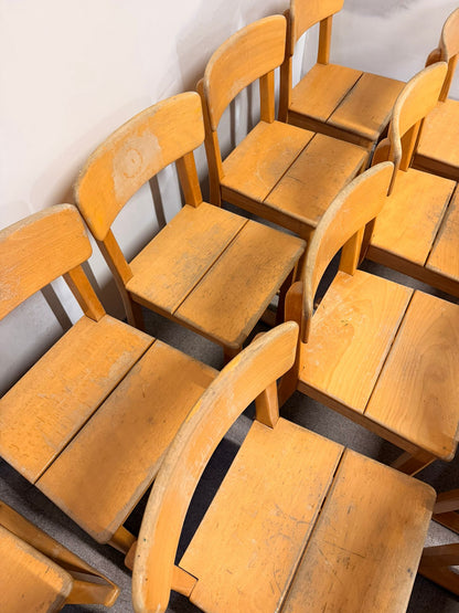 Stabile Kinderstühle aus Holz, ideal für Kindergarten/Krippe