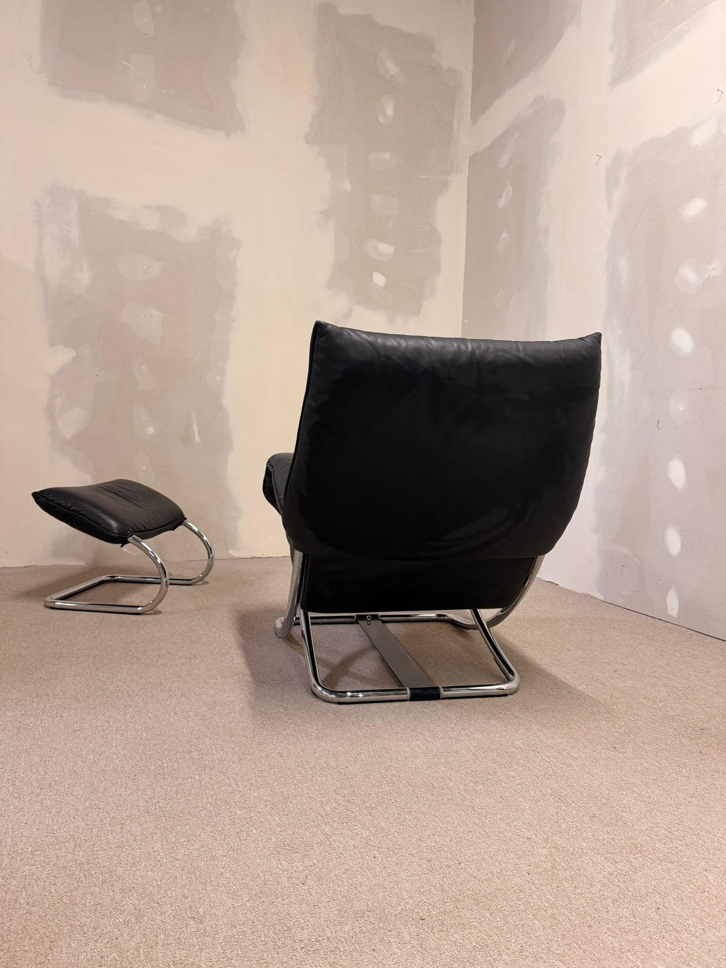 Robert Haussmann Schaukelstuhl mit Fusshocker Loungesessel