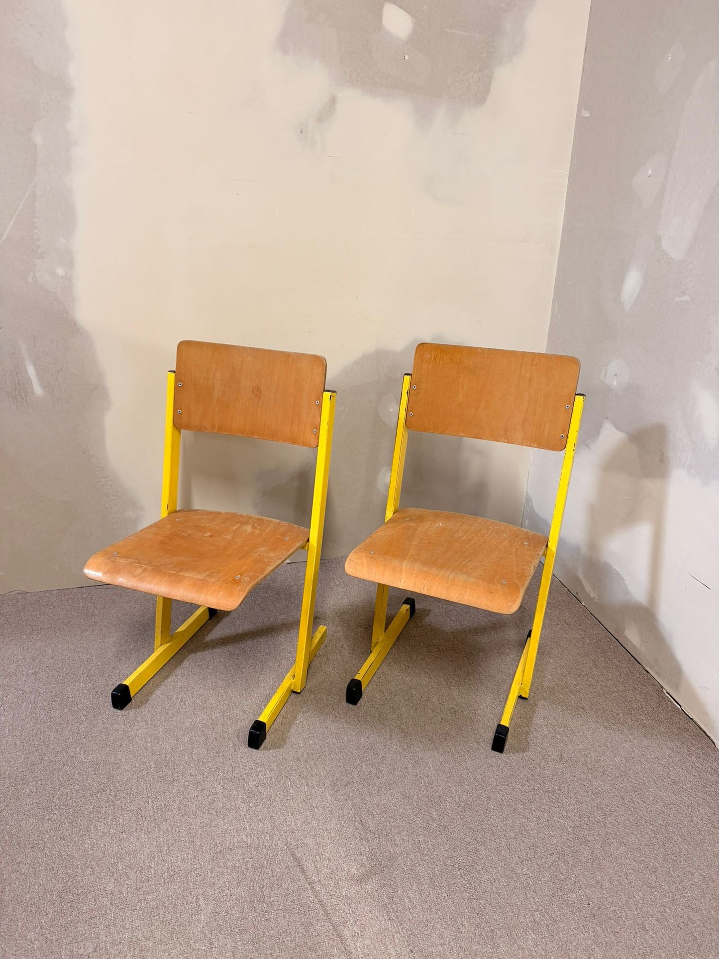 Vintage Schulstuhl in gelb, Stapelstühle für Kinder