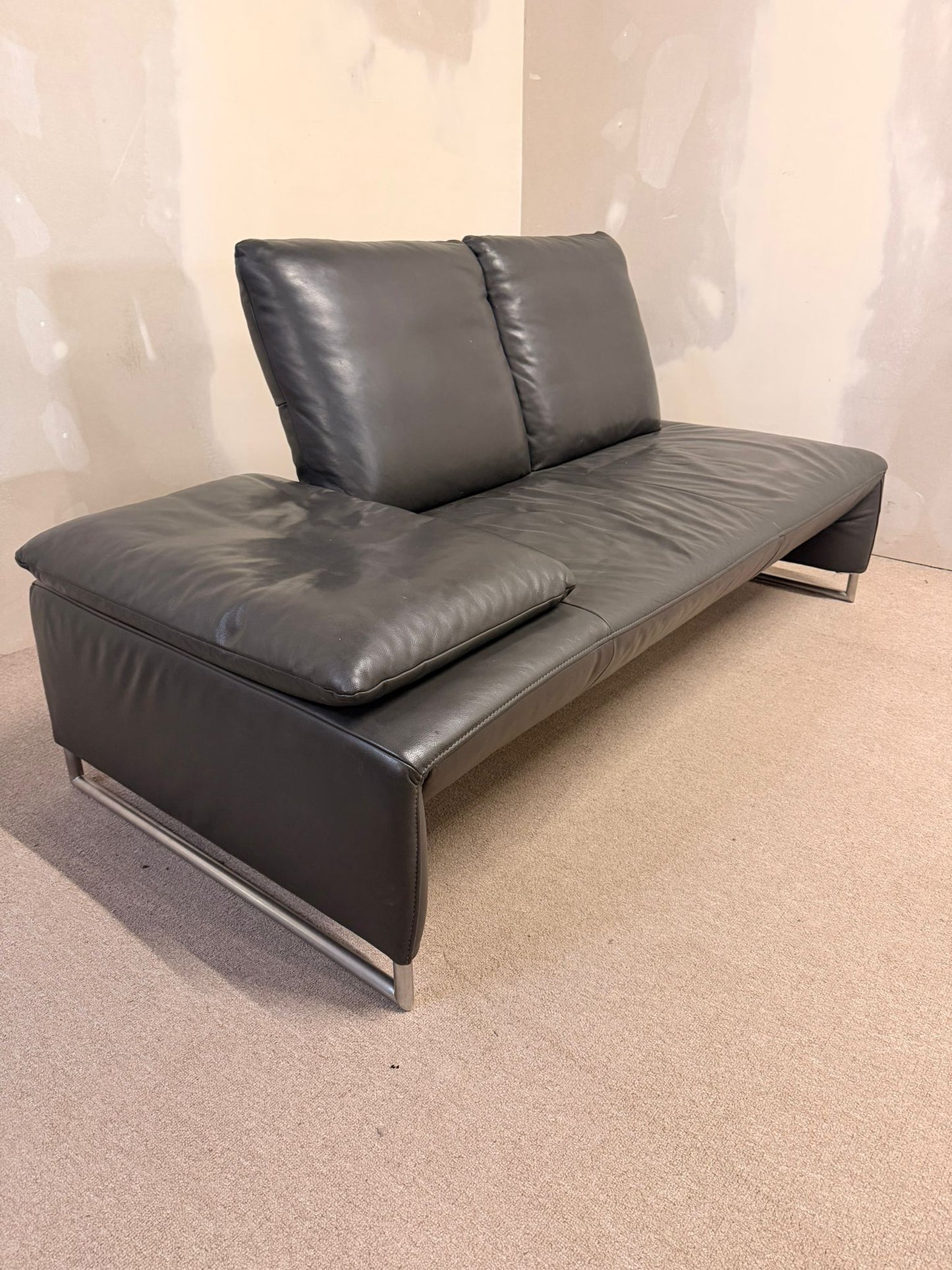 Koinor 2er Designersofa Ramon aus  Leder Grau, Metallfüsse