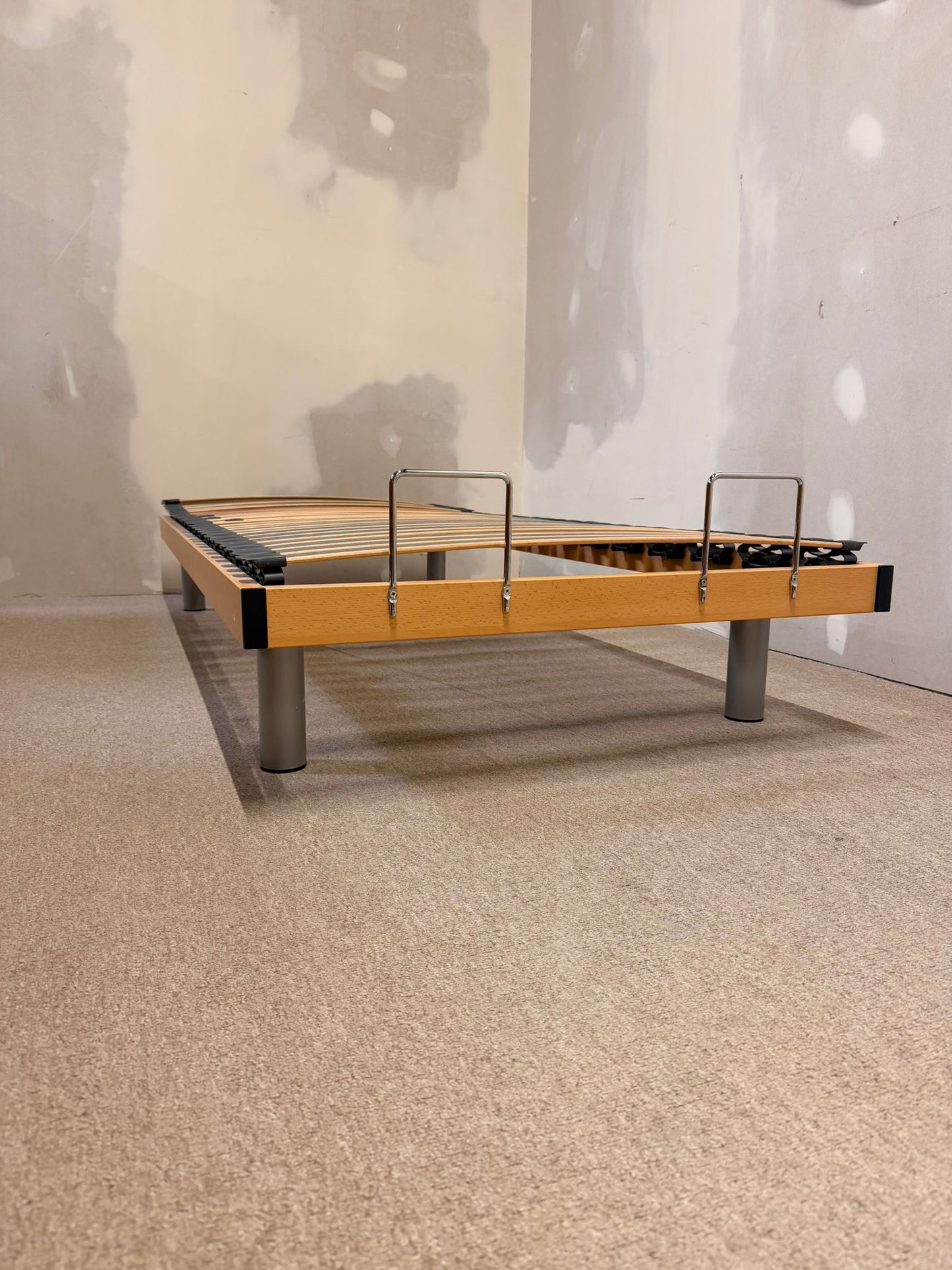 Bettrahmen mit integriertem Robusta Lattenrost Holz 90x200