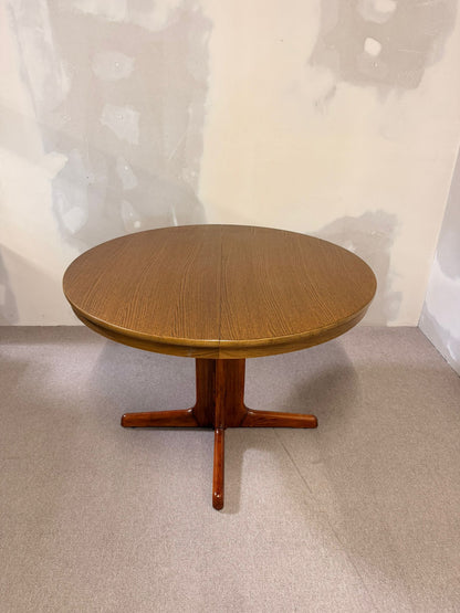 Runder ausziehbarer Mid-Century Esstisch, Dänisches Design