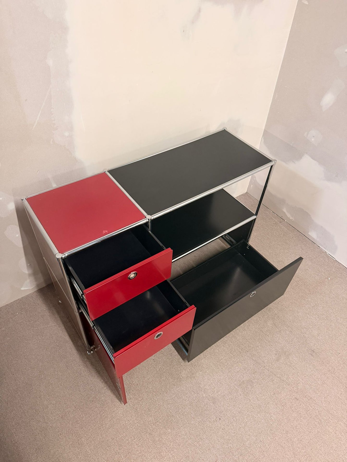 Quadro Interio (USM Büromöbel Style) Sideboard rot/schwarz