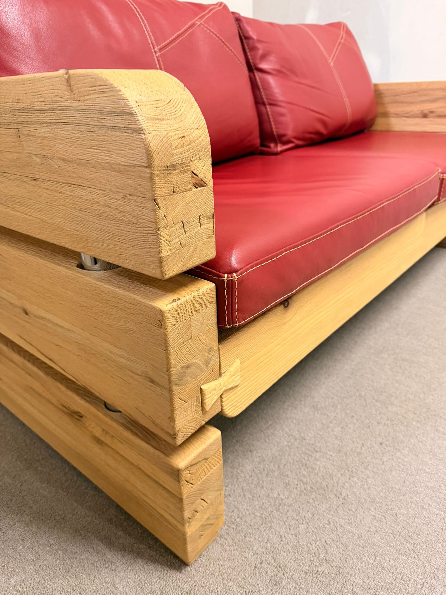 Massivholz Sofa rotes Leder Sprenger Möbel Schweiz
