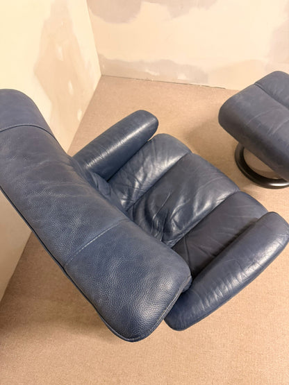 Ledersessel Relaxsessel von Stressless + Ottoman (L) in blau