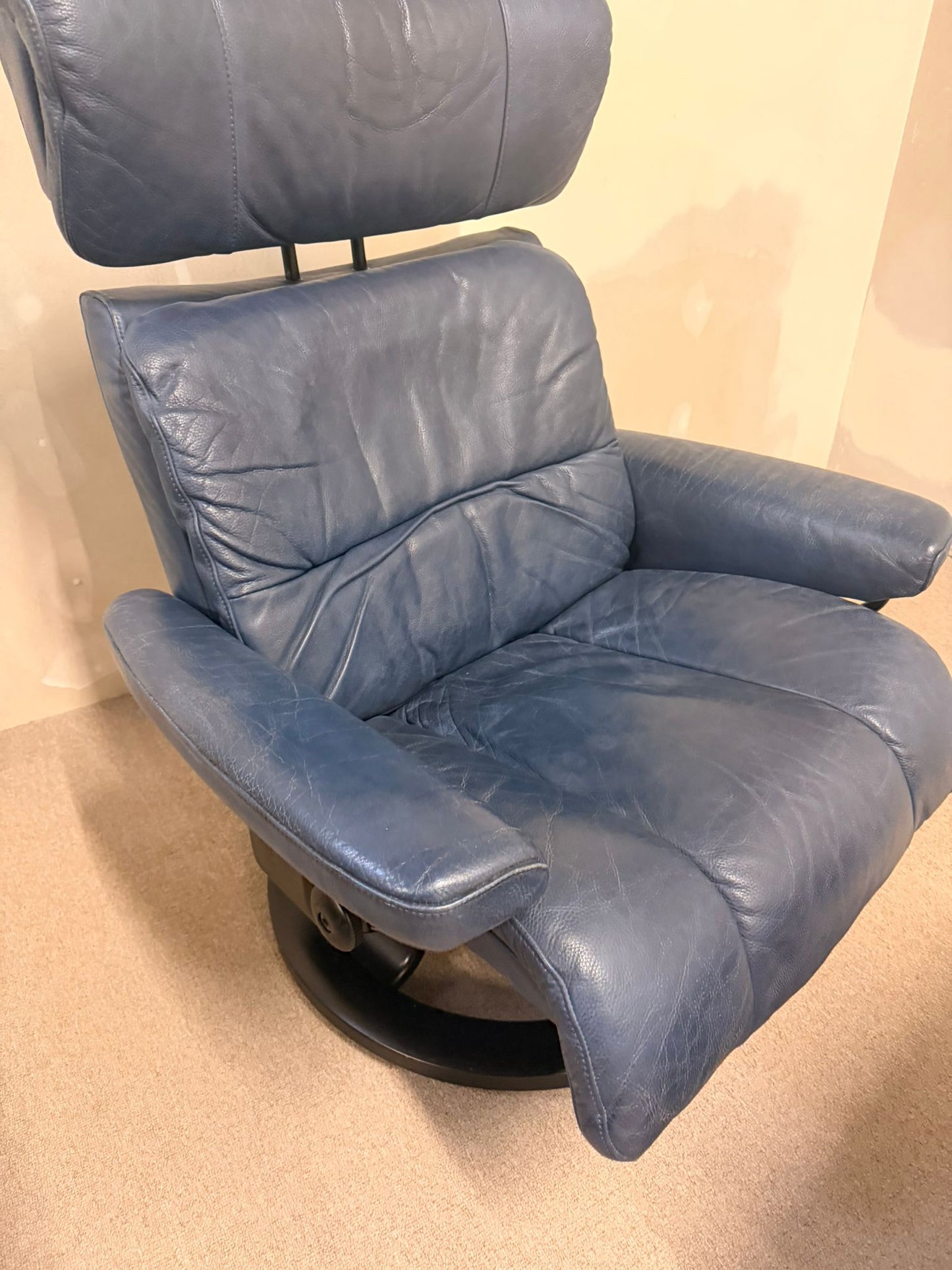 Ledersessel Relaxsessel von Stressless + Ottoman (L) in blau