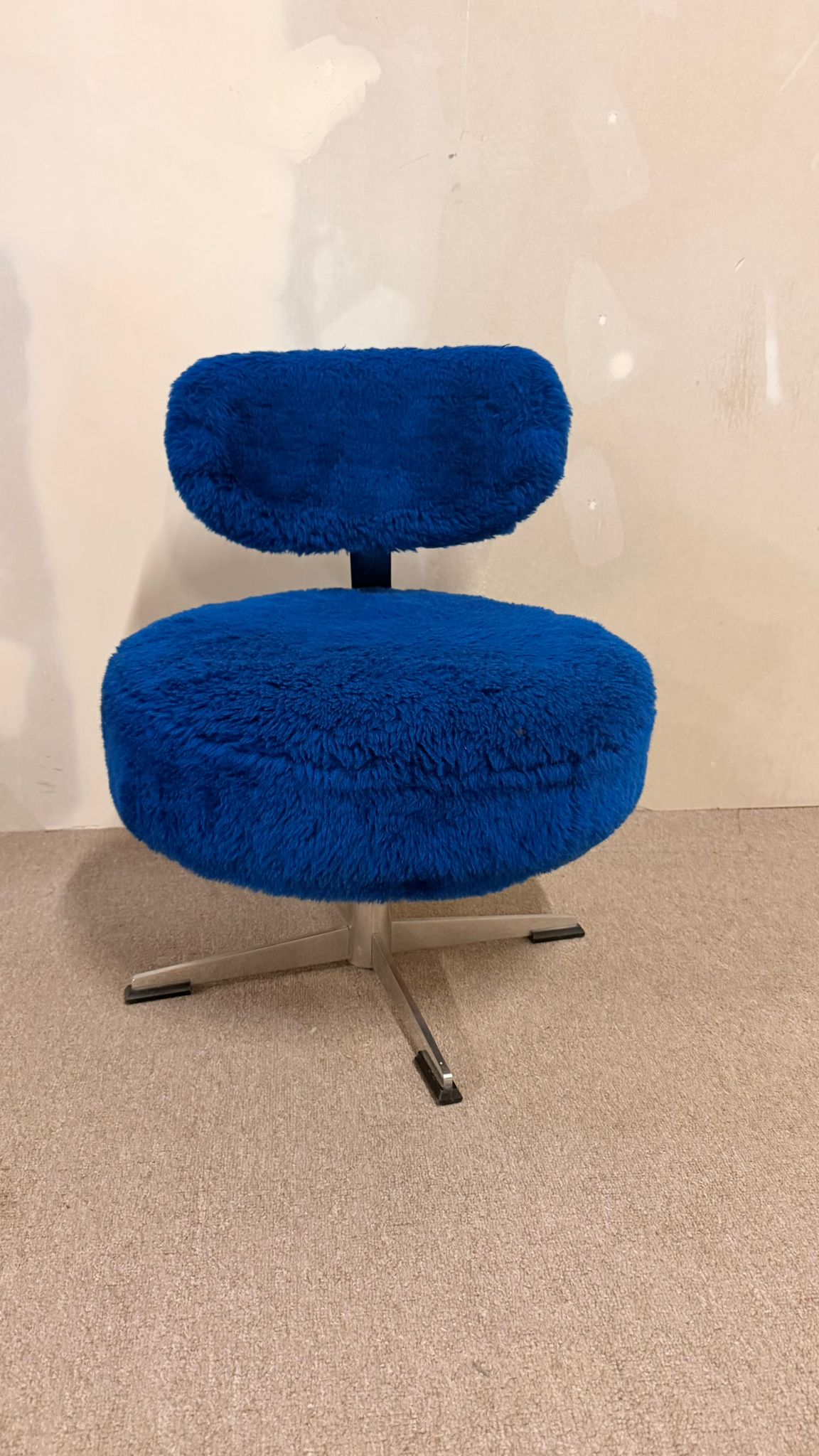 70er Jahre Mid Century Plüschsessel drehbar in Blau