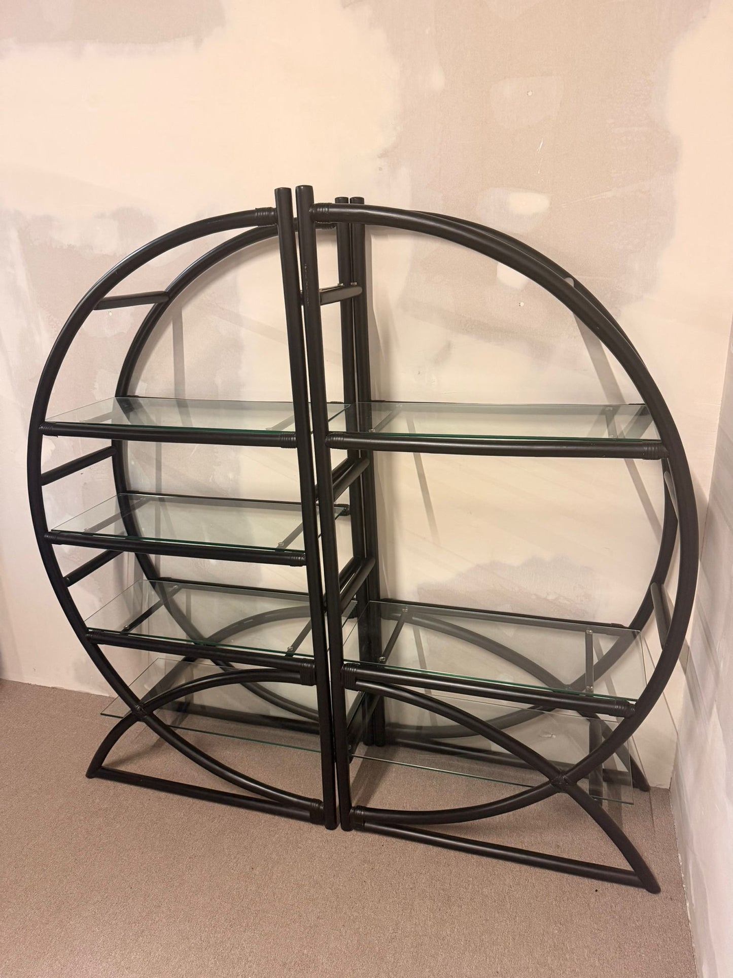 Vintage Designer Raumteiler aus Rattan, Bambusregal mit Glas
