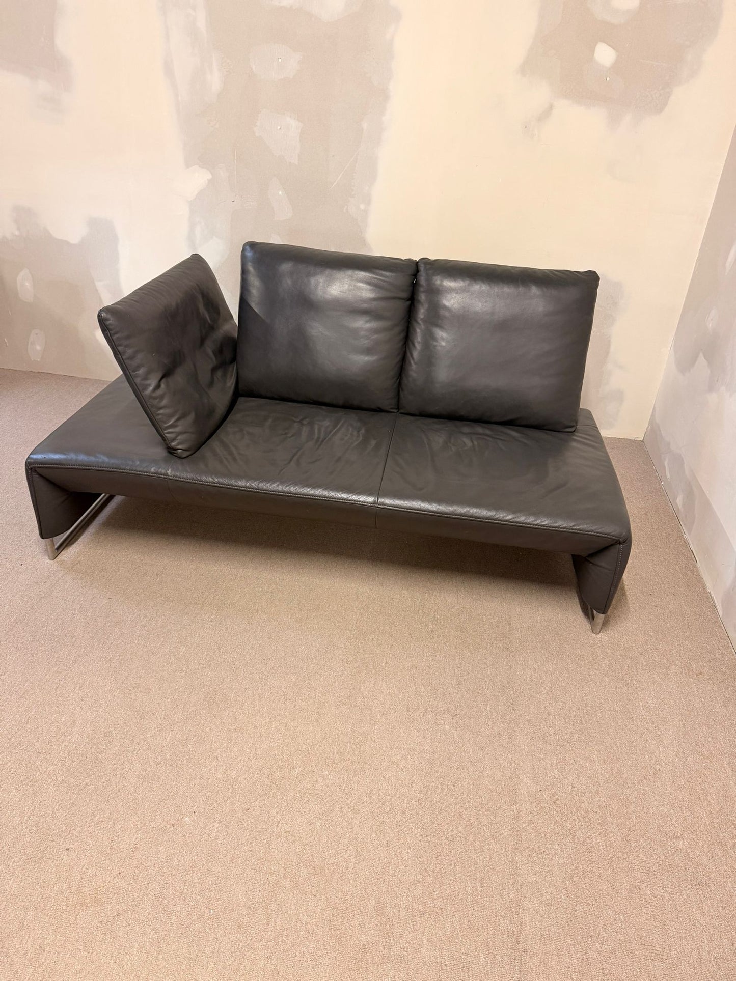 Koinor 2er Designersofa Ramon aus  Leder Grau, Metallfüsse