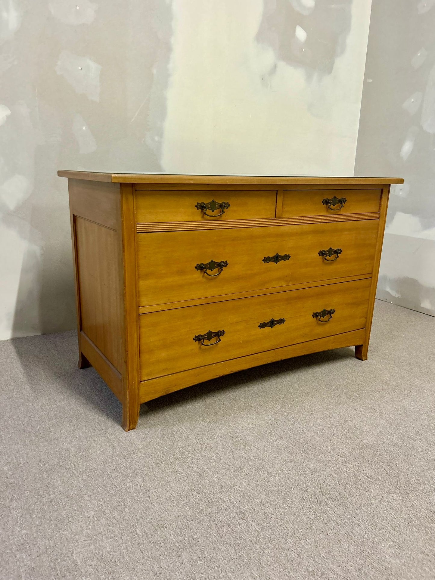 Mid Century Holz Kommode mit 4 Schubladen Vintage Glasplatte