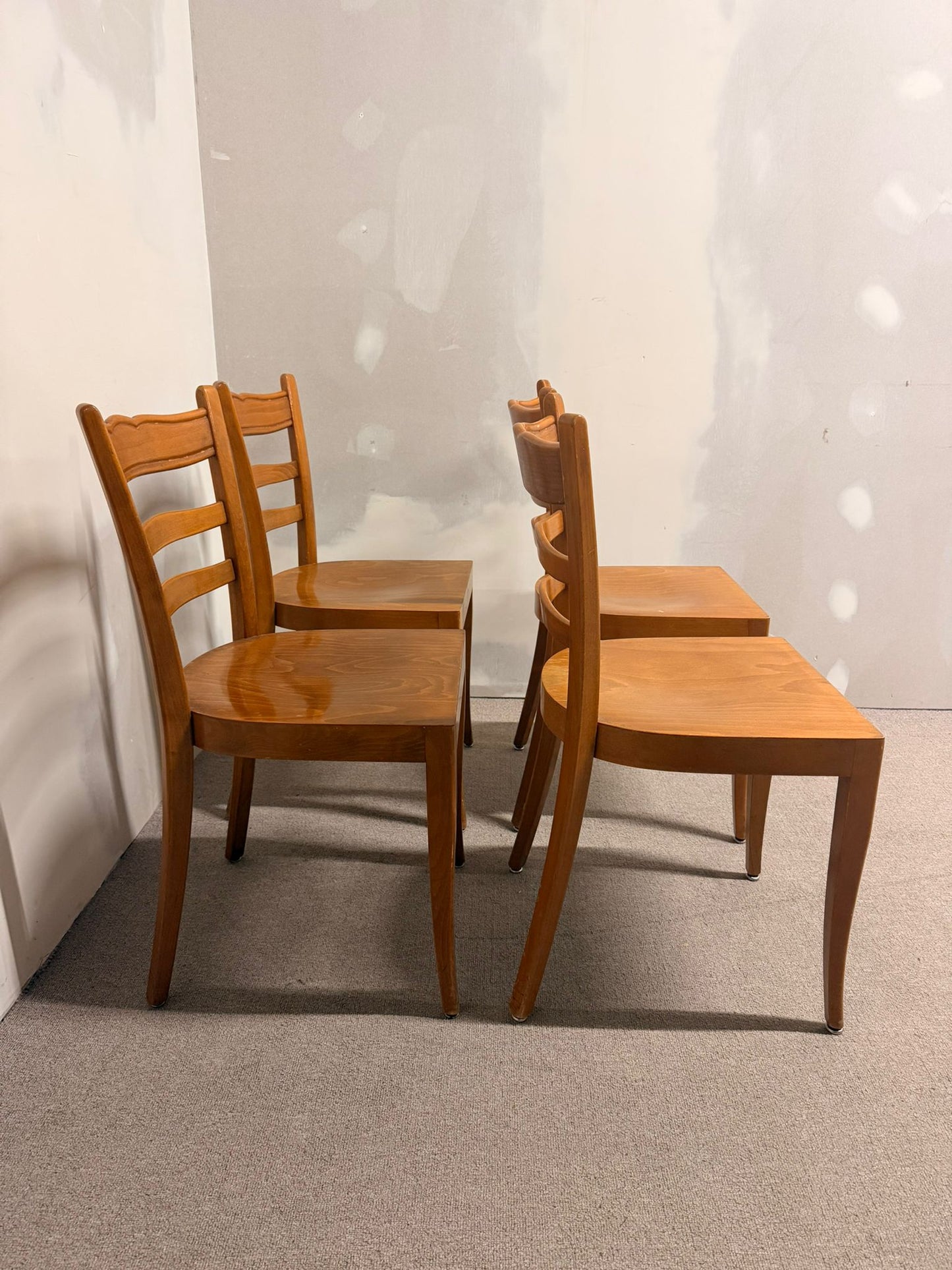Mid Century Vintage Stühle, Beizenstühle aus Nussbaumholz
