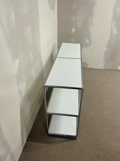 Weisses Regal im Stil wie USM mit 6 Tablaren, Sideboard