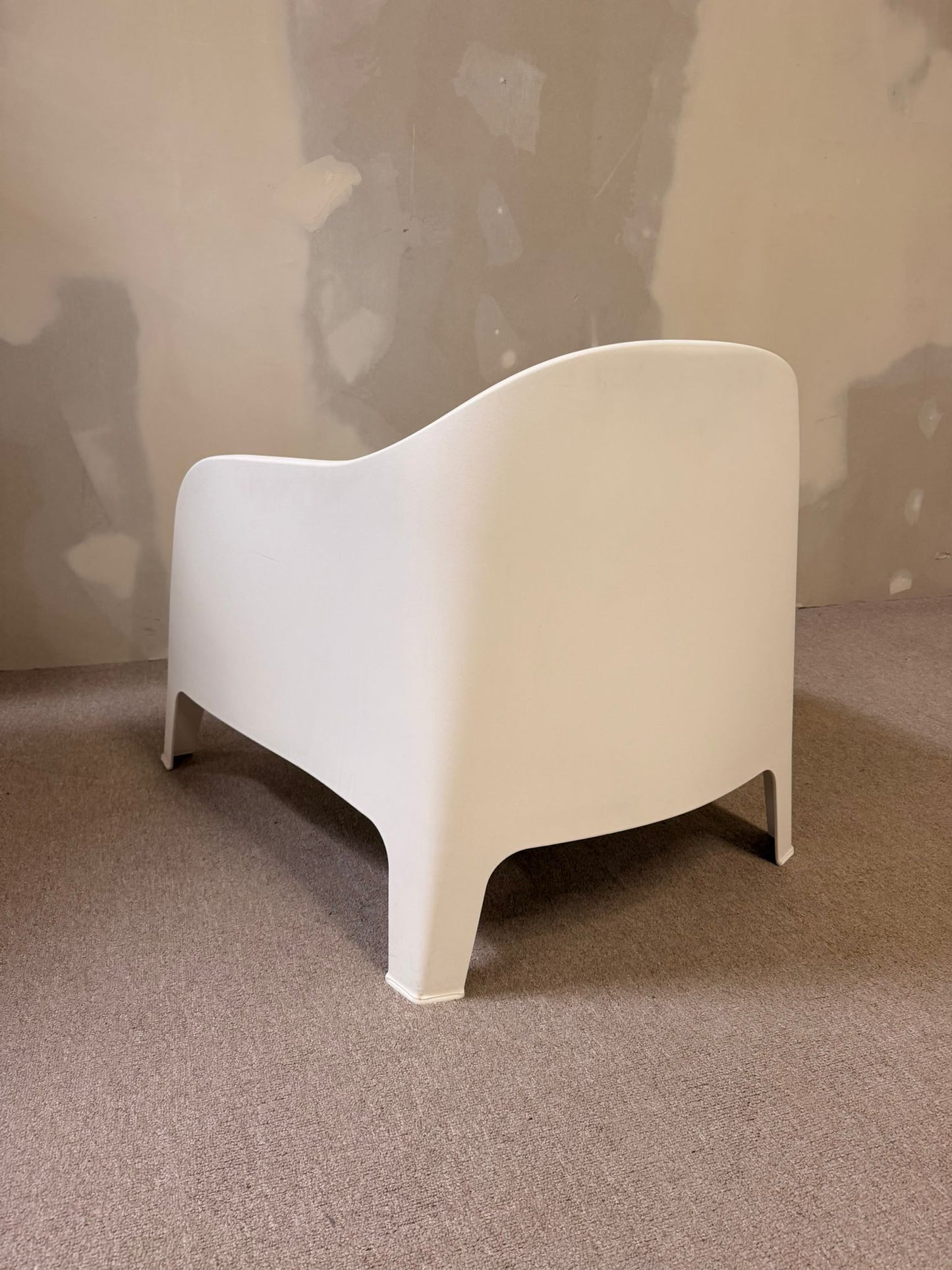 Ikea Skarpö Sessel outdoor in weiss stapelbar für den Garten