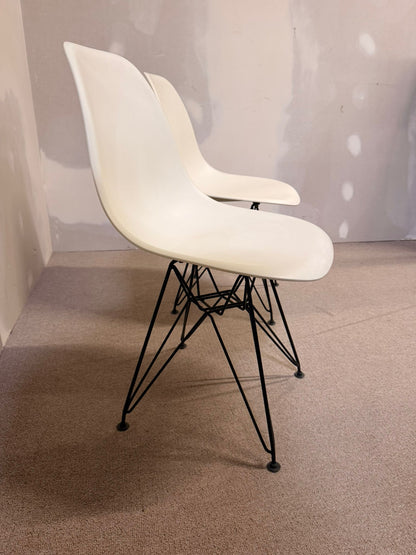 Design Schalenstuhl weiss ähnlich wie Vitra Eames