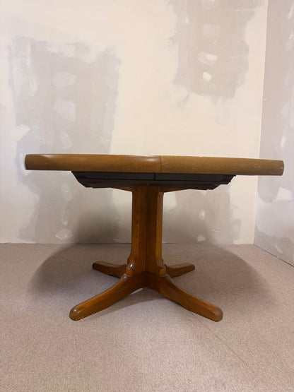 Dänischer ausziehbarer Mid Century Teak Esstisch