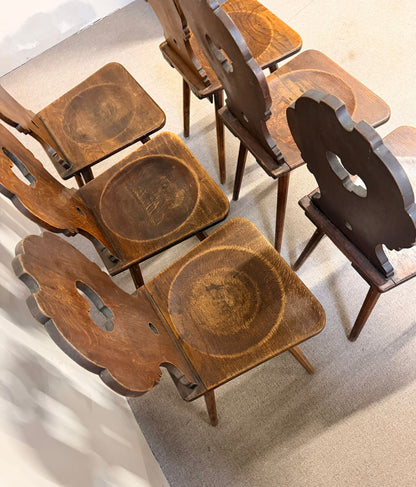 Bauernstühle Stabellen aus Holz im Landhausstil mit Herzform