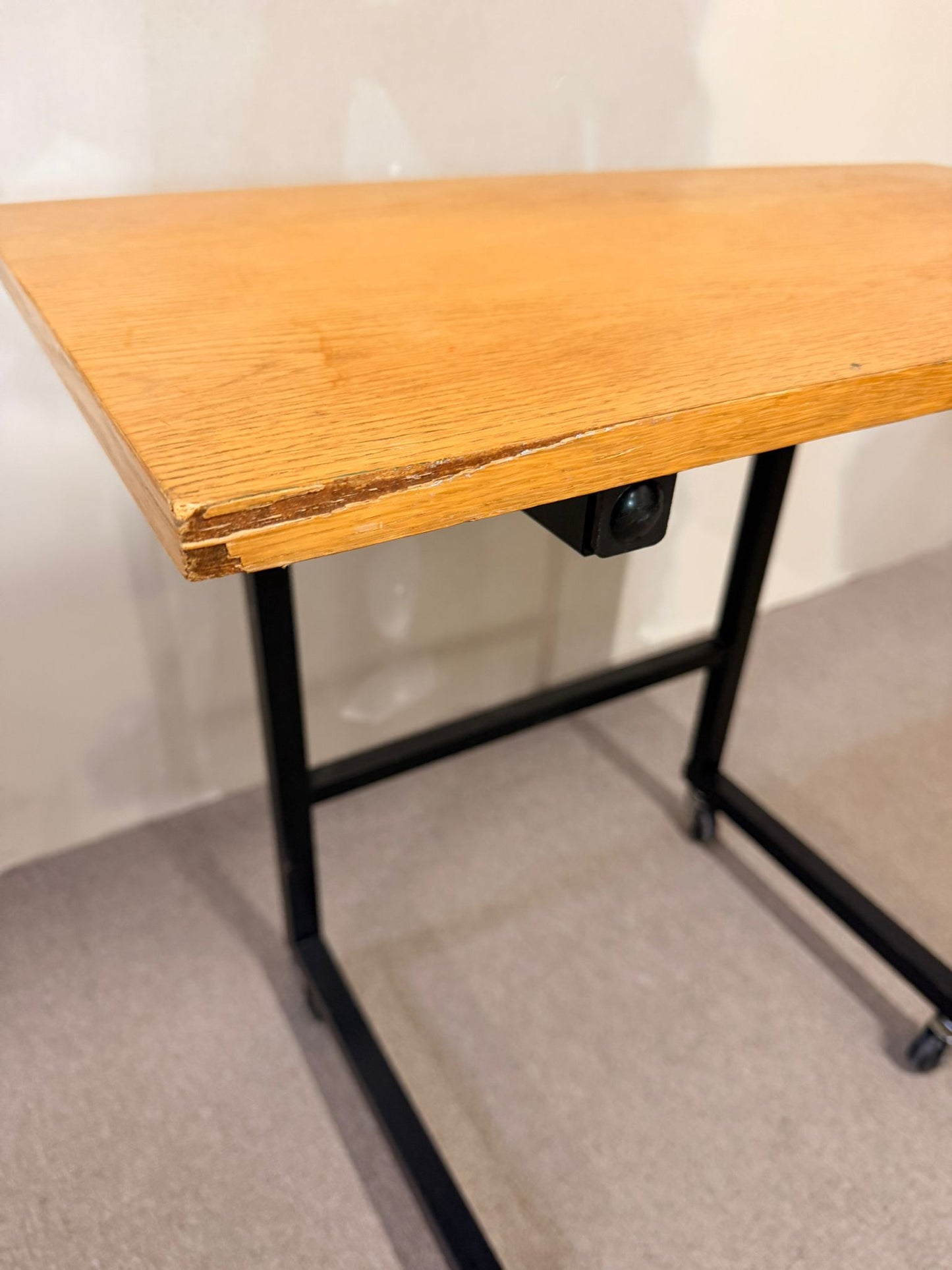 Mobiler Vintage Beistelltisch Atelierwagen im Industrie Stil