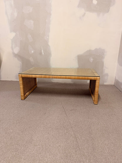 Rattan Couchtisch im Coastal Stil mit Glasplatte