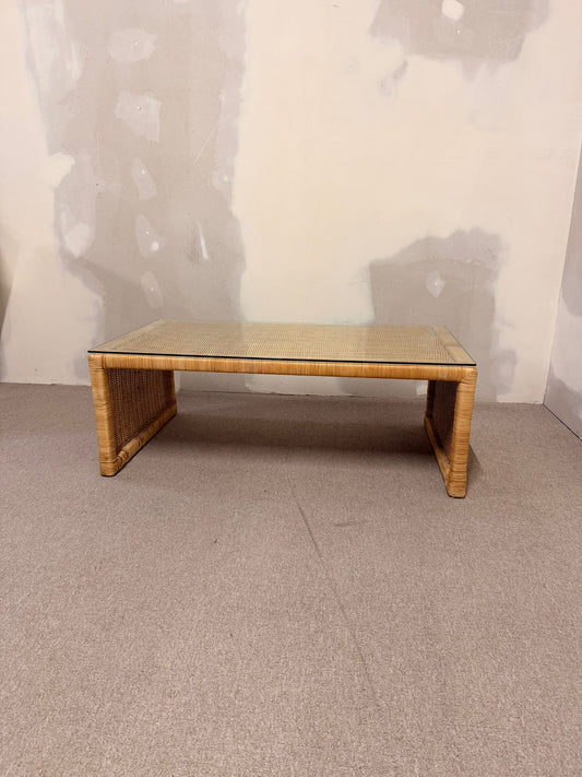 Rattan Couchtisch im Coastal Stil mit Glasplatte