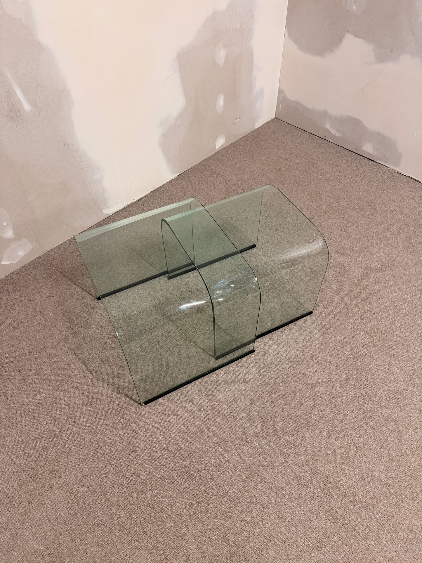 2er Set Gebogene Glas Beistelltische Waterfall Satztische
