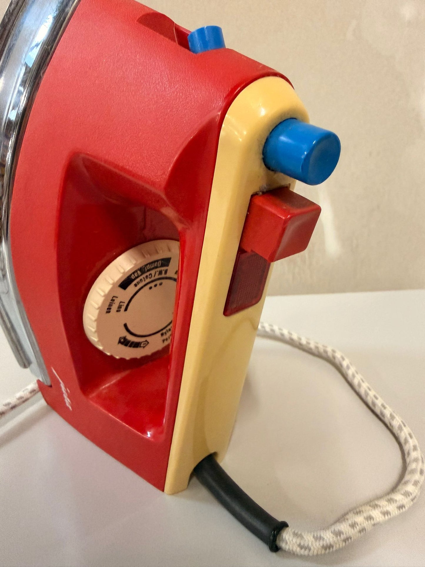 Vintage Jura Bügeleisen im Retro Design aus den 70er Jahren