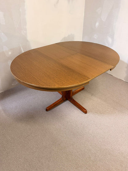 Runder ausziehbarer Mid-Century Esstisch, Dänisches Design