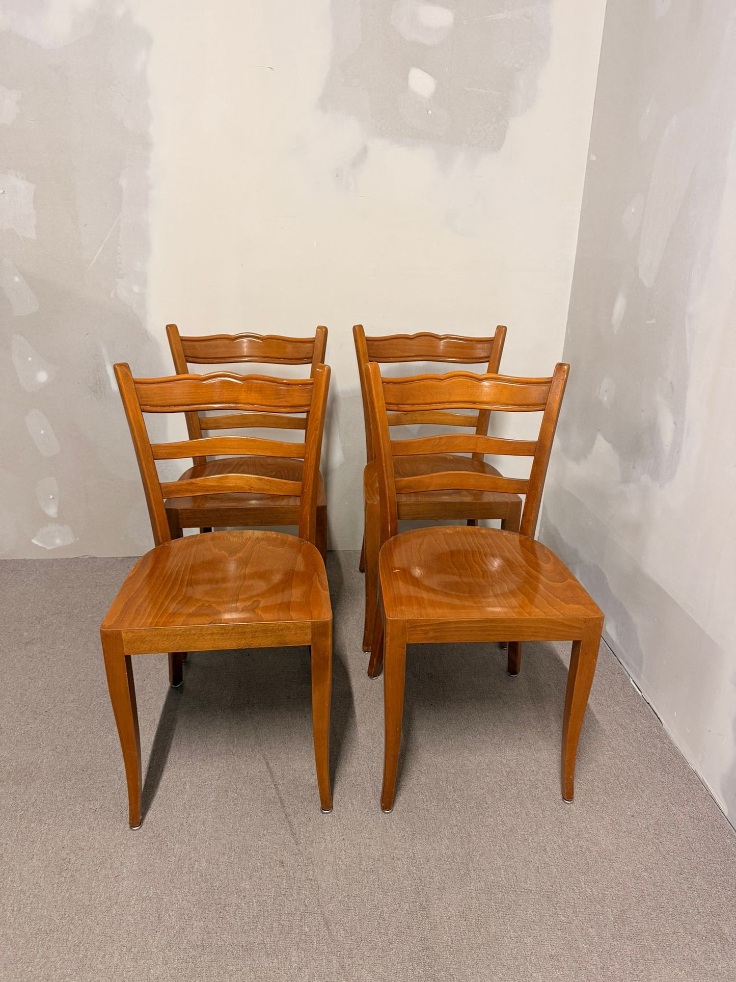 Mid Century Vintage Stühle, Beizenstühle aus Nussbaumholz